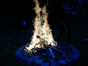 Van oudsher vertellen mensen elkaar verhalen rondom het kampvuur